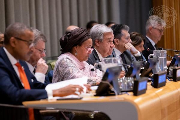 UN Secretary-General António Guterres (centre) announces the release of a new “Our Common Agenda” policy brief for the Summit of the Future, 20 July 2023 (Manuel Elías/UN Photo)