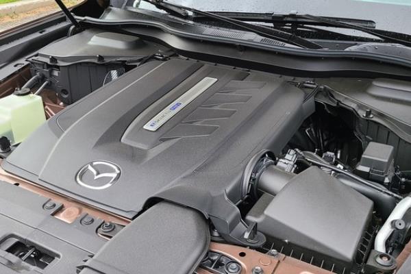 2025 Mazda CX-70 PHEV engine cover