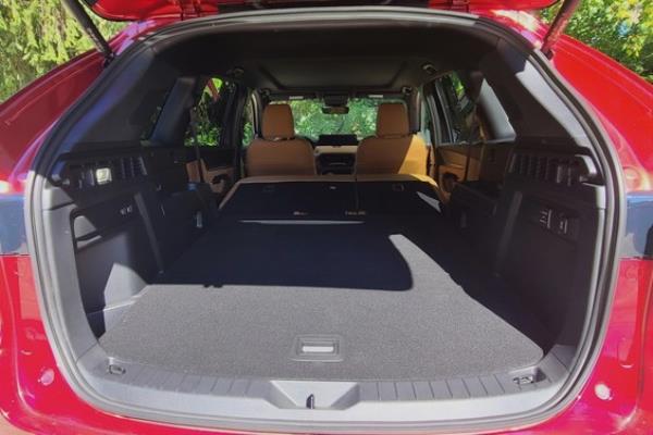 2025 Mazda CX-70 MHEV cargo space