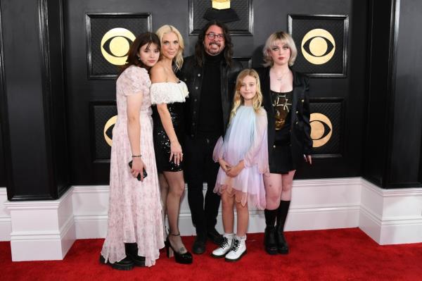 (L-R) Harper Grohl, Jordyn Blum, Dave Grohl, Ophelia Grohl, and Violet Grohl at the Grammys in 2023.