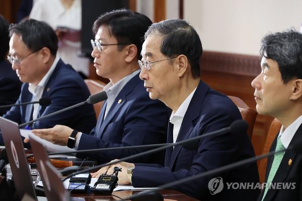 Prime Minister Han Duck-soo (2nd from R) speaks during a Cabinet meeting at the government complex in Seoul on Sept. 19, 2024. (Yonhap)