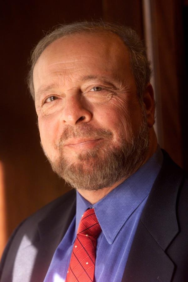 Writer Nelson Demille at the Time Life Building on 6th Ave. in Manhattan in 2002. (Ron Anto<em></em>nelli for New York Daily News)