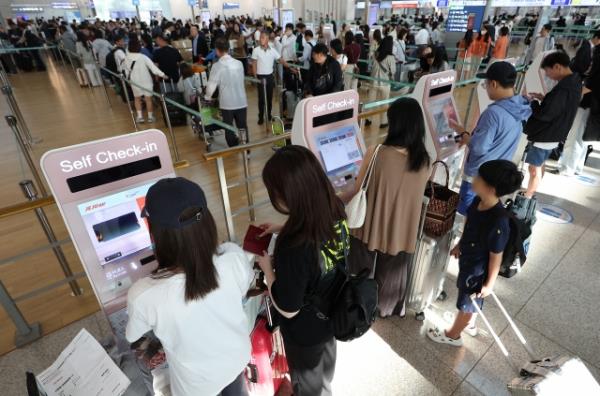 A check-in counter at the Terminal 1 of the Incheon Internatio<em></em>nal Airport. (Yonhap)